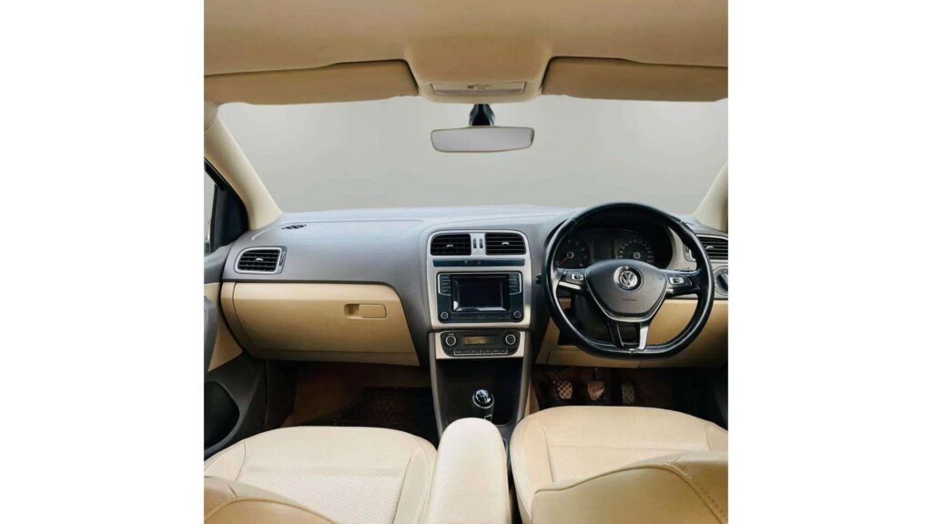 2_10_Interior_3bf460d3-4273-4ce1-a164-628f7f4526d5